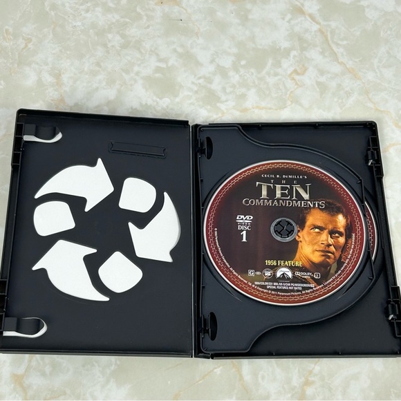 The Ten Commandments 1956 2-Disc Set DVD - Picture 3 of 5